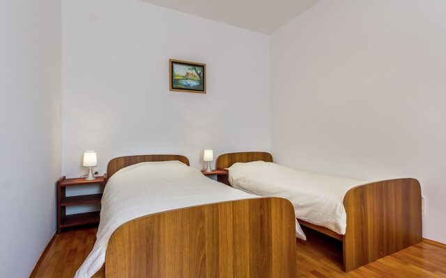 Detached 6 Bedroom House with Private Pool near Ližnjan