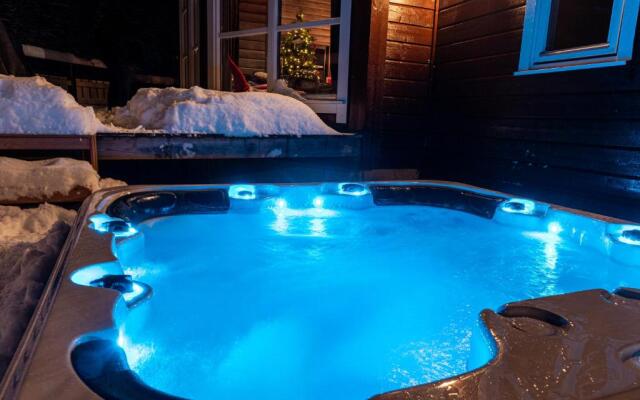 Cabin in Hodlekve with 5 bedrooms & hot tub.