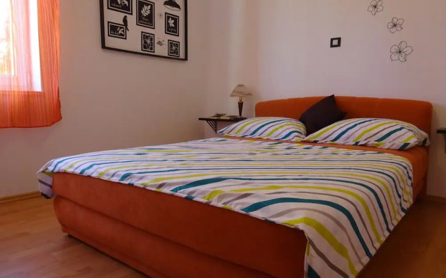 Large Apartment in Malinska near Sea