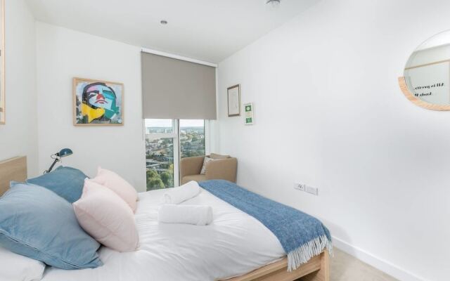 Luxury 1BR Flat w Rooftop Garden, 360° of London