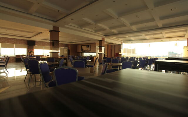 W Three Premier Hotel Lagaligo
