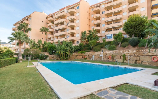 2-bed Apartment With Pool
