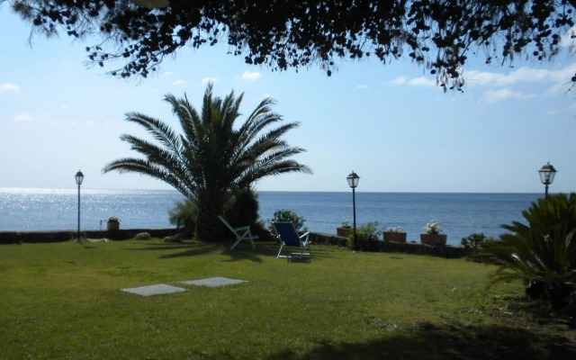 Arathena Rocks Hotel