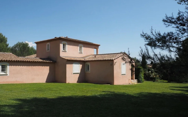 Premium Villa With Garden and Pool, Lambesc