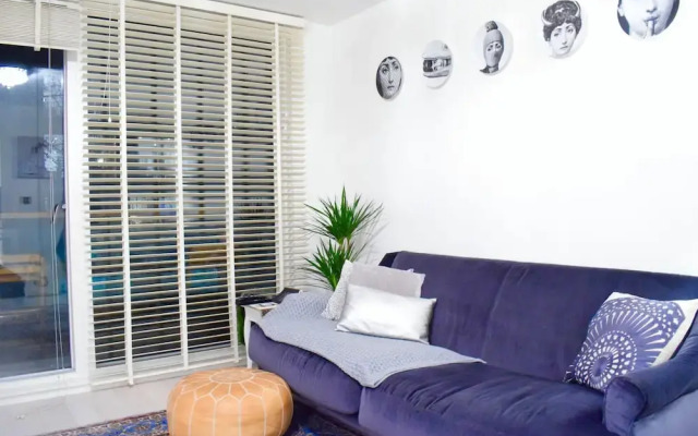 1 Bedroom Apartment With Balcony in Haggerston