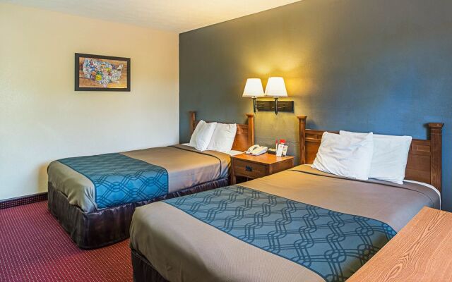 Econo Lodge Junction City I-70 Near Fort Riley