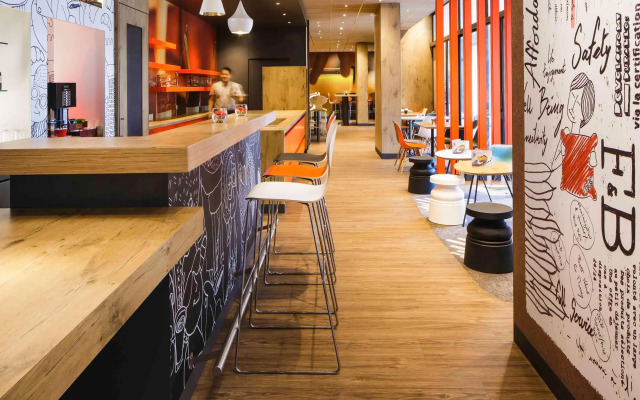 ibis Versailles Château