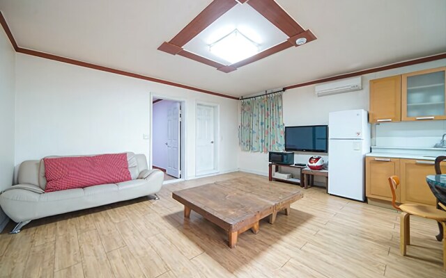 Yeosu Blue Sky Galaxy Pension