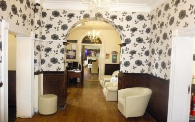 Rothwell House Hotel .