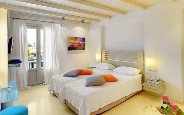 Iria Beach art hotel