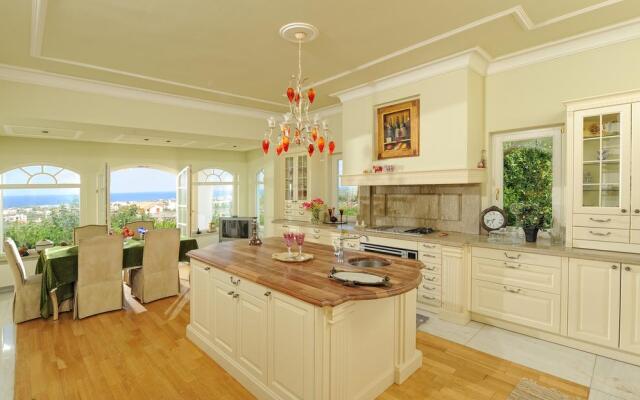 Villa Iris Luxury House