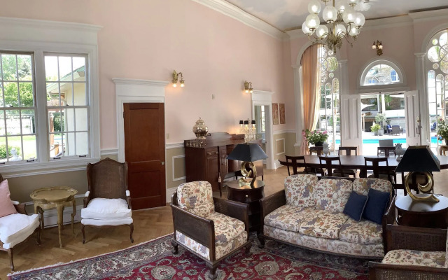 Manoir Chamberland (Adults Only, No Pets)