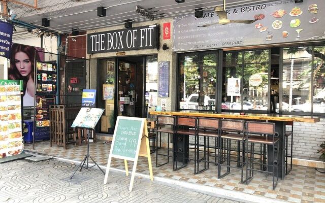 B168 Bed And More Hostel