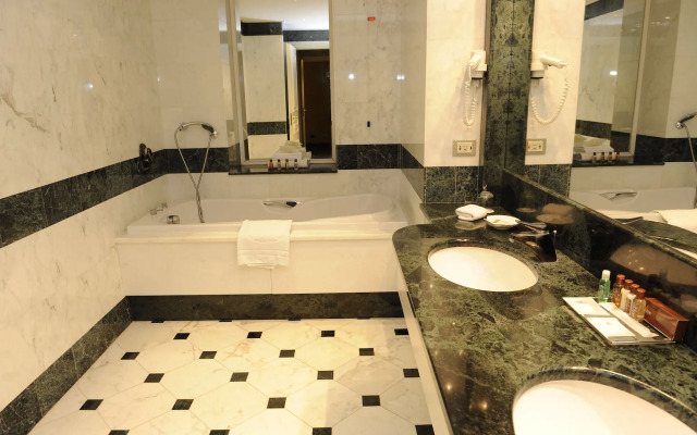 Tower Genova Airport Hotel & Conference Center