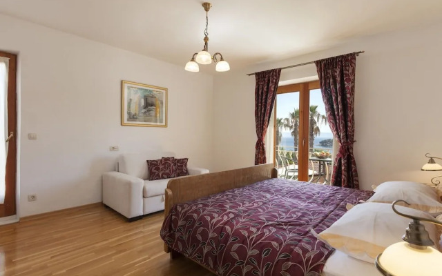 Child-friendly Villa With Private Swimming Pool and sea View in Sumartin, Brac Island