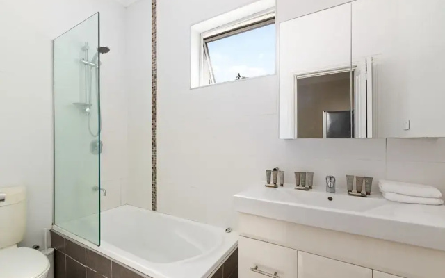 Bright 3-bed Apartment Near Coogee Beach