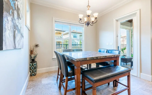 Villa Lago 1975 S2G 4BR 4BA 10