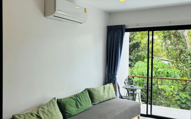 Hillside Haven-Luxury Room