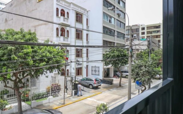 Cozy 3BR With Balcony in the Heart of Miraflores