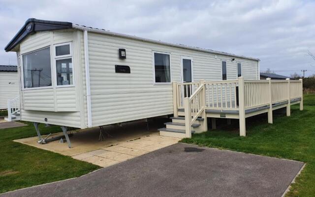 46 Lancaster Crescent Luxury caravan with hot tub