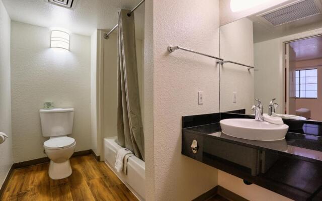 Super 8 by Wyndham Petaluma