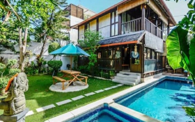 3 Bedroom Authentic Villa In Canggu