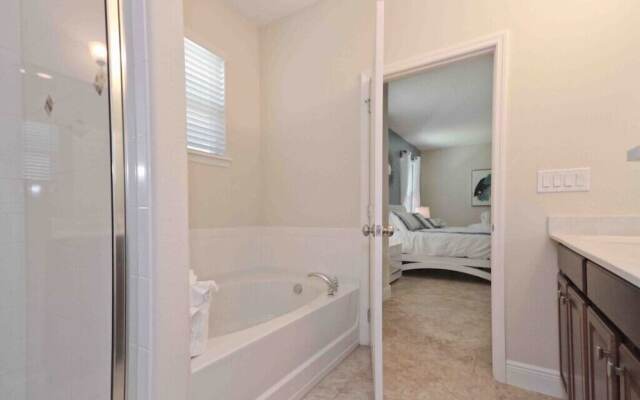 5361 Oakbourne Avenue 6 Bedroom Home