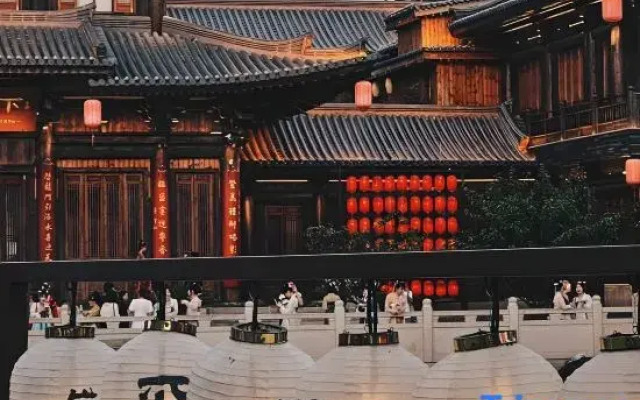 Huashijian Homestay (Shizi Street Luoqi Ancient City Branch)