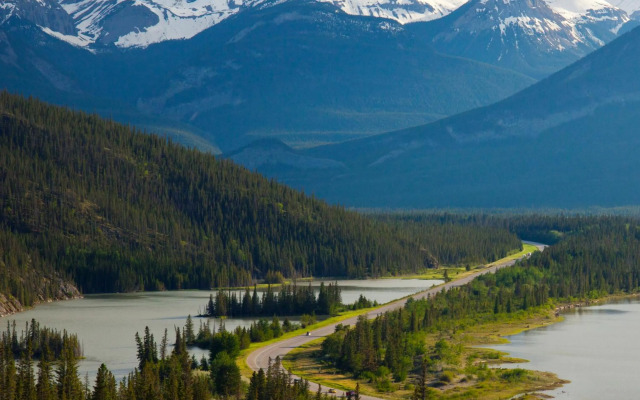 Overlander Mountain Lodge