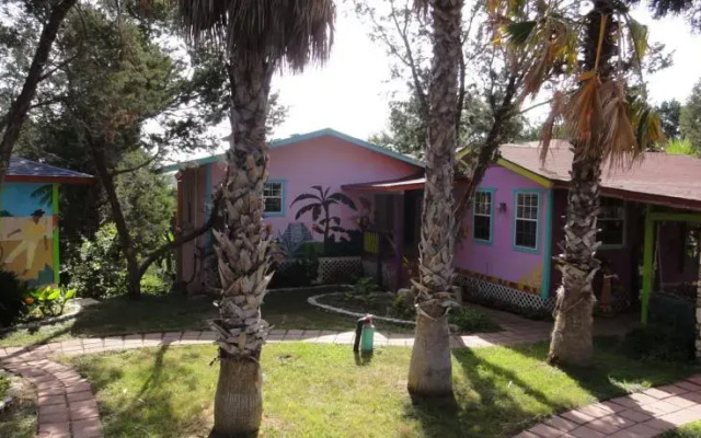 Lost Parrot Cabins