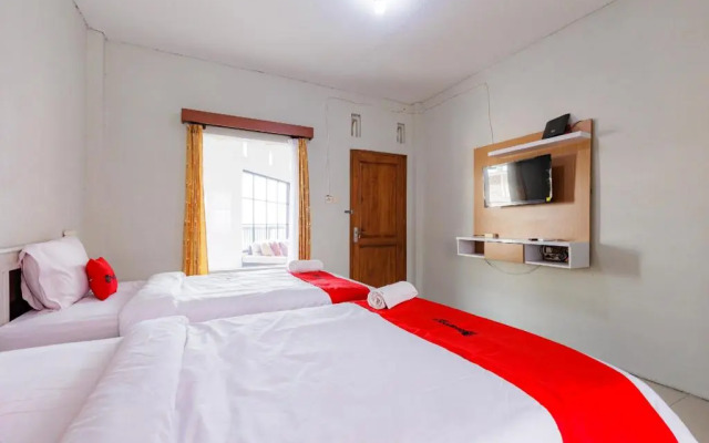 RedDoorz near Taman Rekreasi Selecta