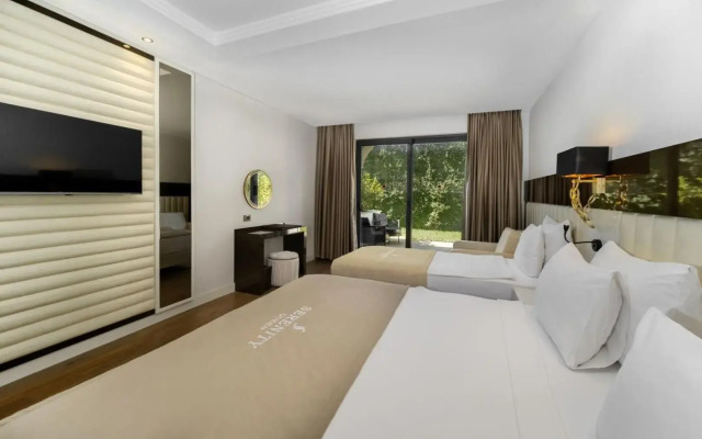 Serenity Queen Hotel