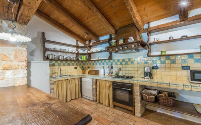 Authentic Villa in Tinjan With Private Pool