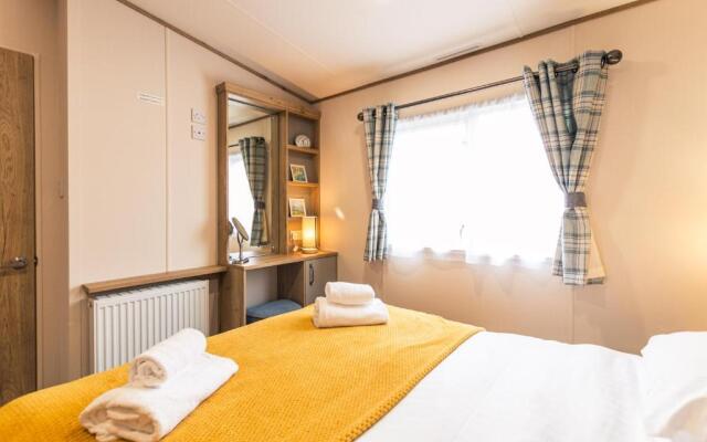 Squirrel Lodge with Hot Tub