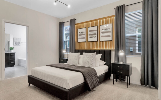 7 Bedroom/ 5 Bathroom Solterra (7599 OL), Davenport, US