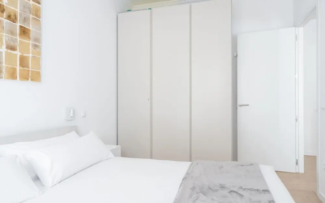 Charming Plaza de Callao