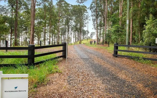 Lake House Watermark Estate Lake Tinaroo
