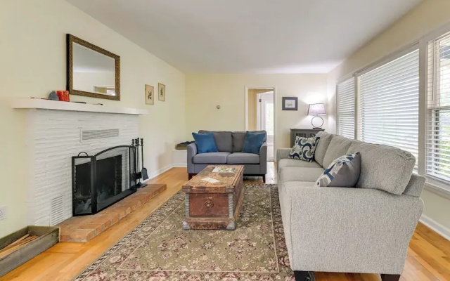 Grants Pass Getaway w/ Expansive Deck!