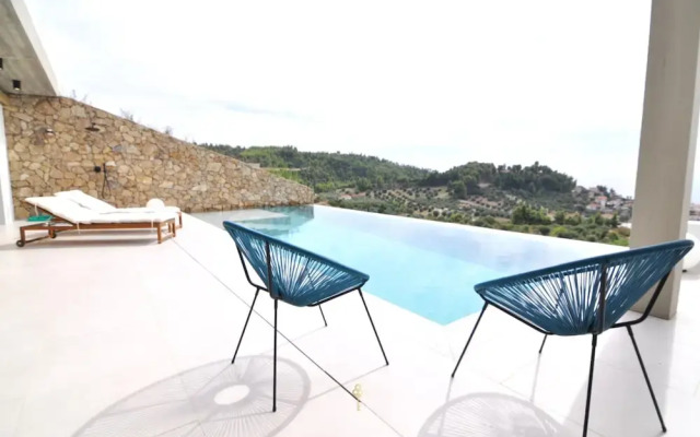Zennova 52  Villa Cueva
