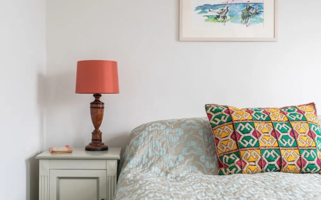 JOIVY Pimlico Flat with Terrace for 3