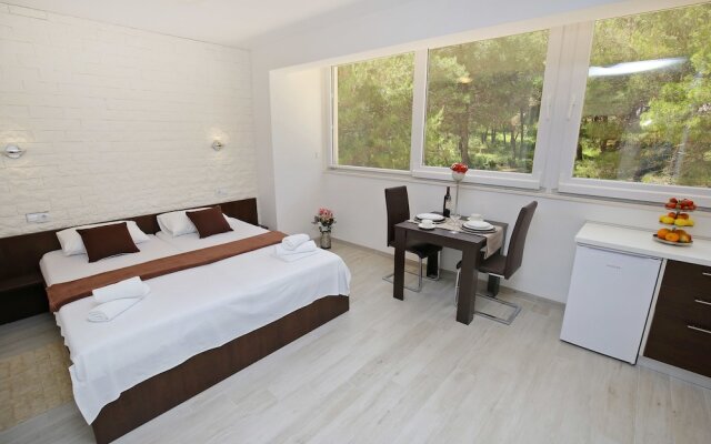 Deluxe Mkc Apartments