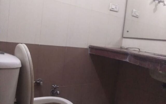 Goroomgo Samrat Lucknow