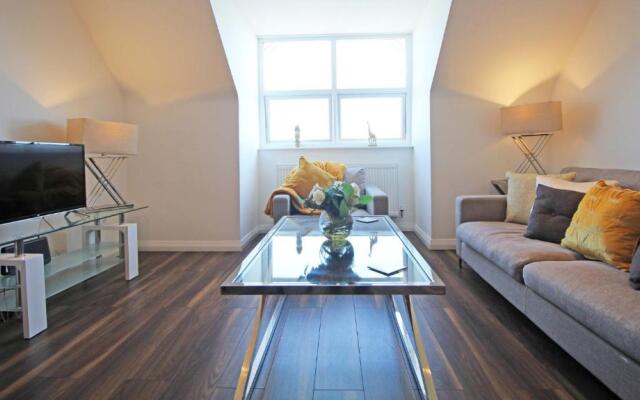 Sea front luxury apartment with sea views