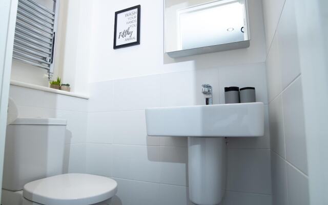 Exeter Cathedral Two-bedroom Stay