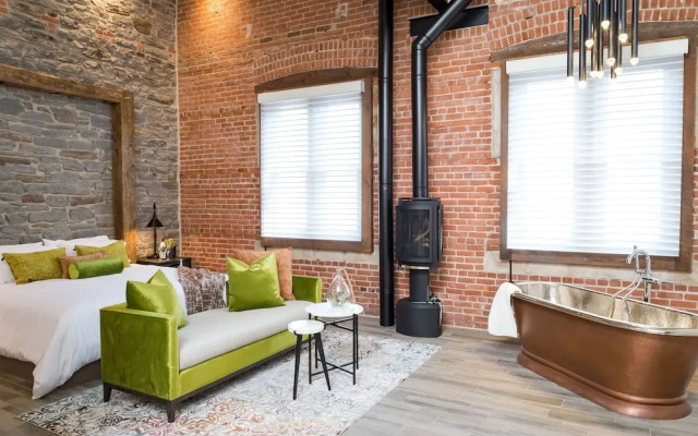 48 King West Boutique Hotel