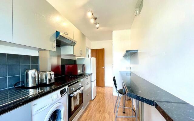 Lovely 2-bed Tree-hole in Northolt Southharrow