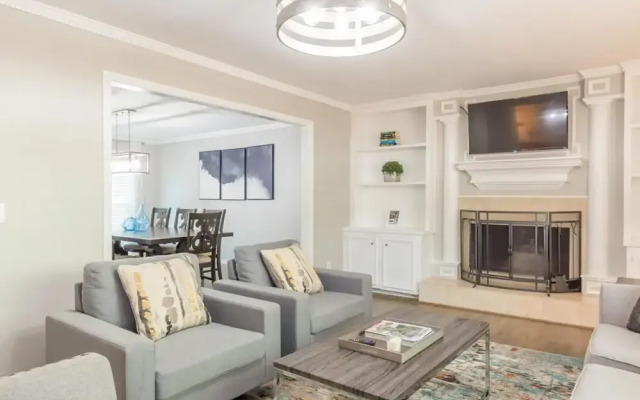 Beautiful Large Newly Renovated 5 Bedroom House