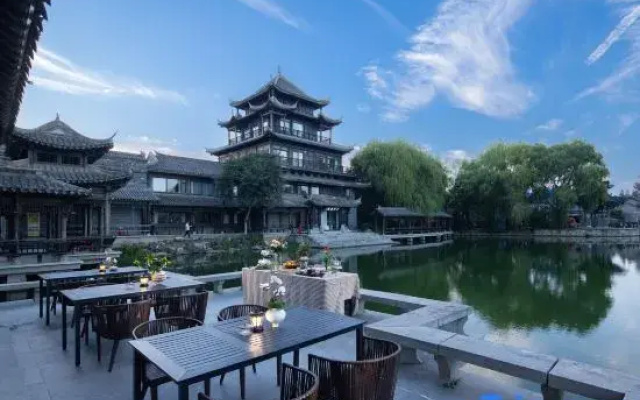 Swan Lake hotel (Taierzhuang Ancient City Scenic Area Branch)