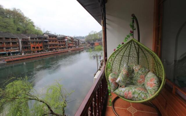 Fenghuang Memory Linjiang Inn