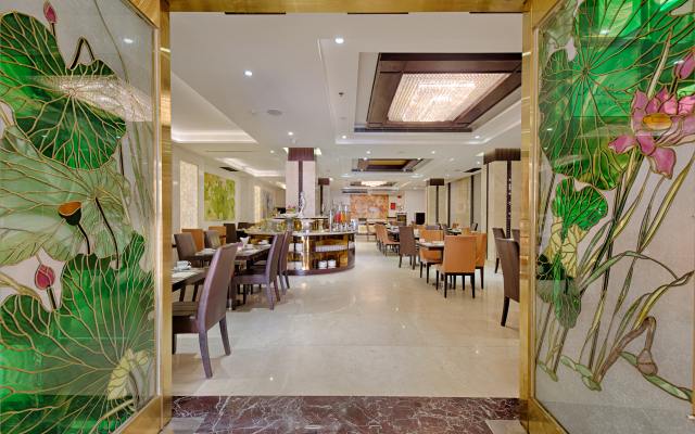 Holiday Beach Hotel Danang